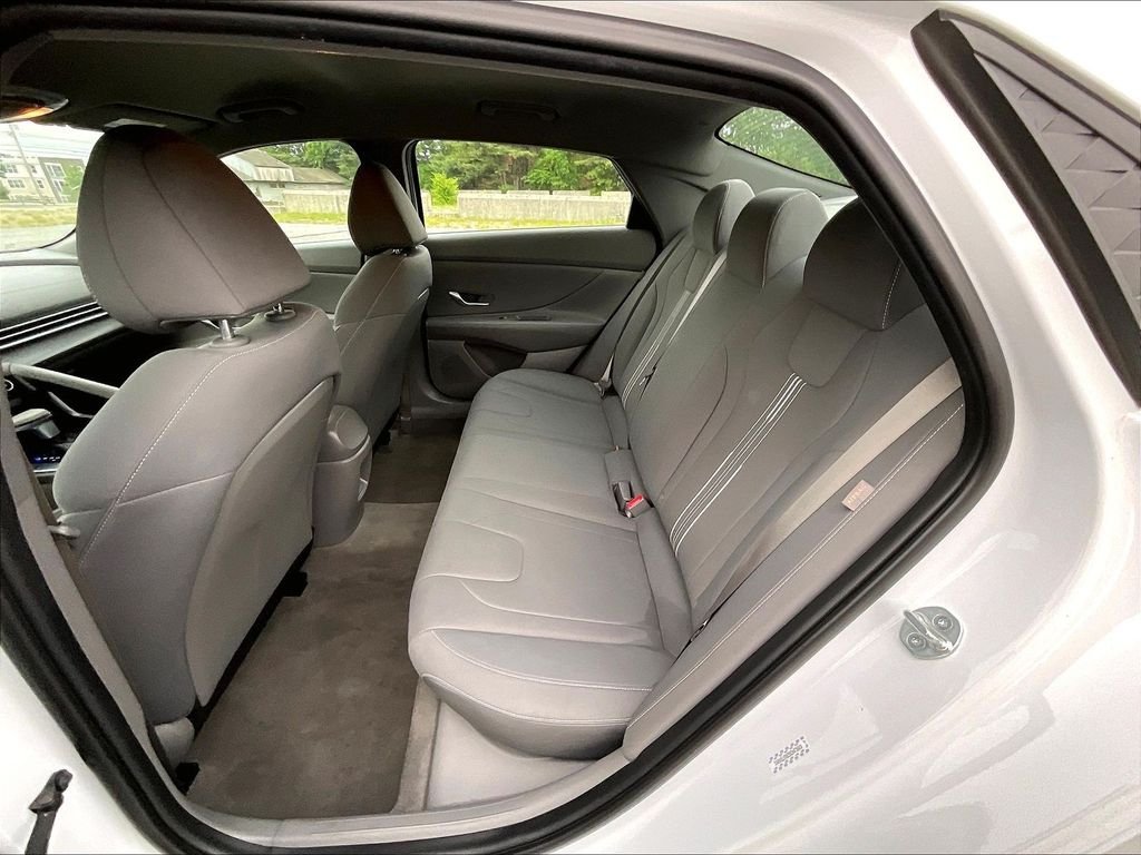 Used 2024 White Hyundai SEL image 15