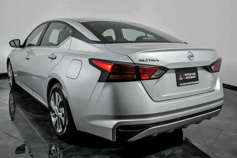 Used 2024 Brilliant Silver Metallic Nissan 2.5 S image 8