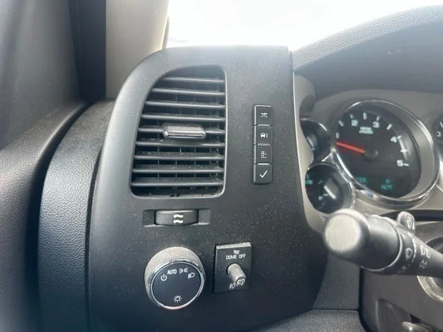 Used 2014 Silver Chevrolet LT image 32