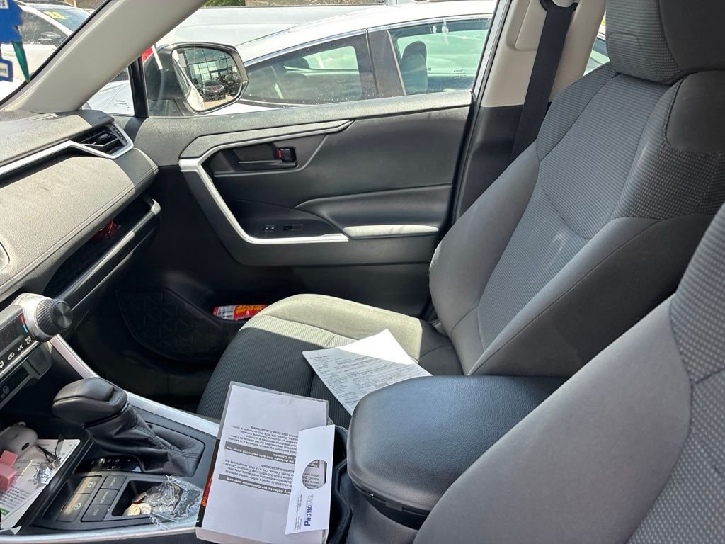 Used 2021 White Toyota LE image 18