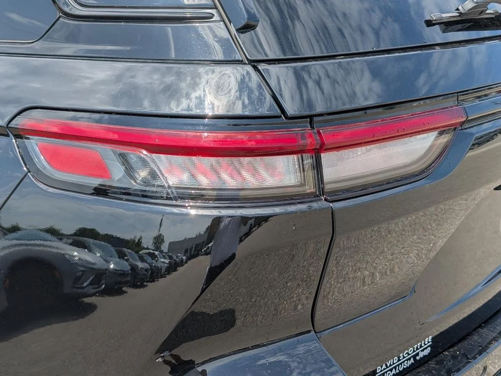 Used 2025 Black Jeep Altitude X image 11