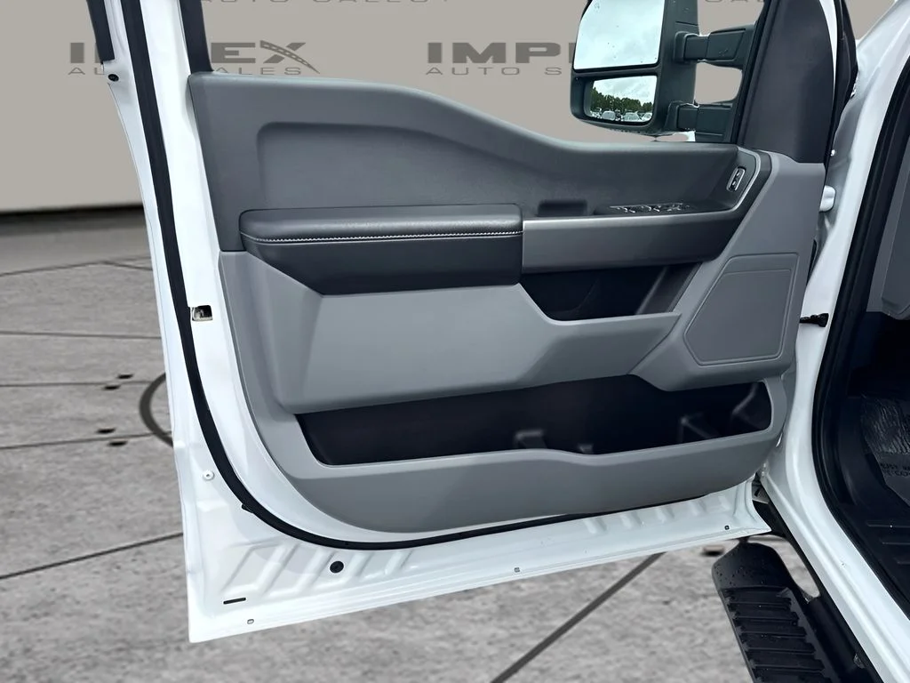 Used 2025 White Ford XLT image 23