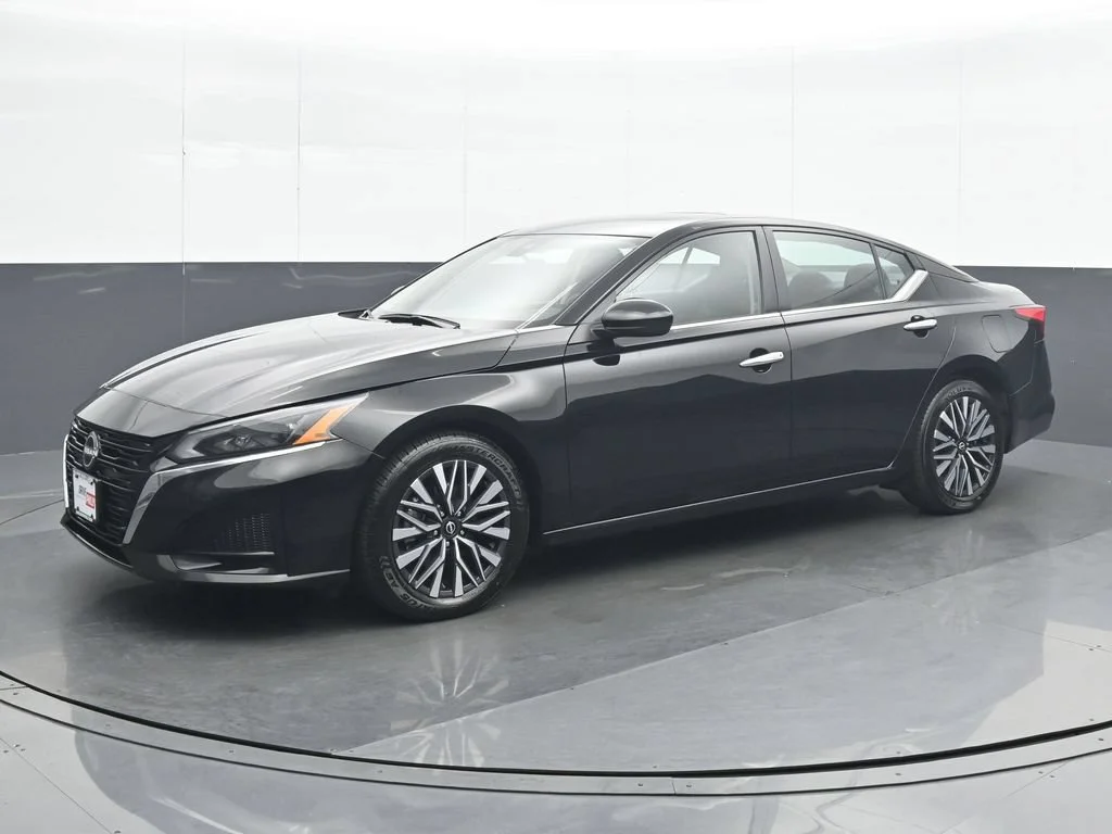 Used 2024 Black Nissan 2.5 SV image 2