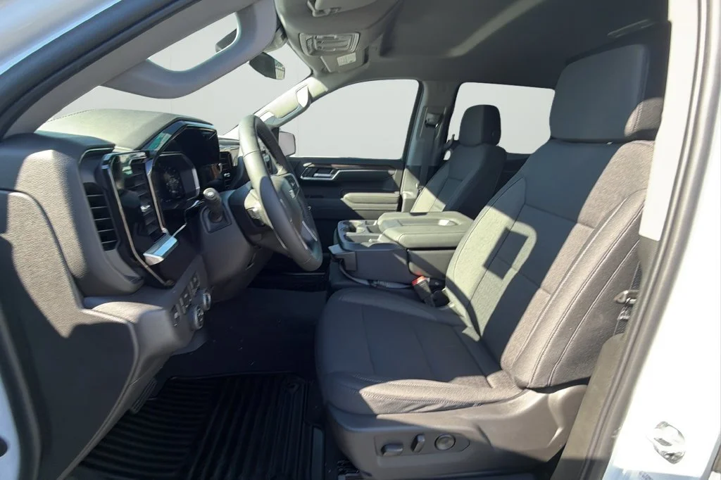 New 2026 Summit White Chevrolet LT (2FL) image 18