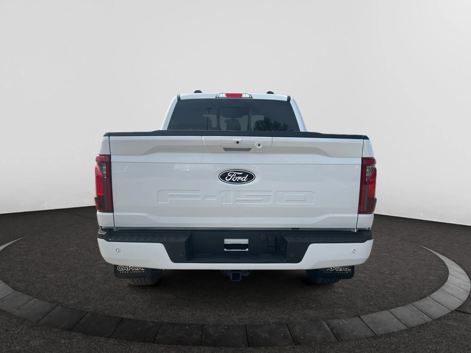 New 2026 Oxford White Ford XLT image 4