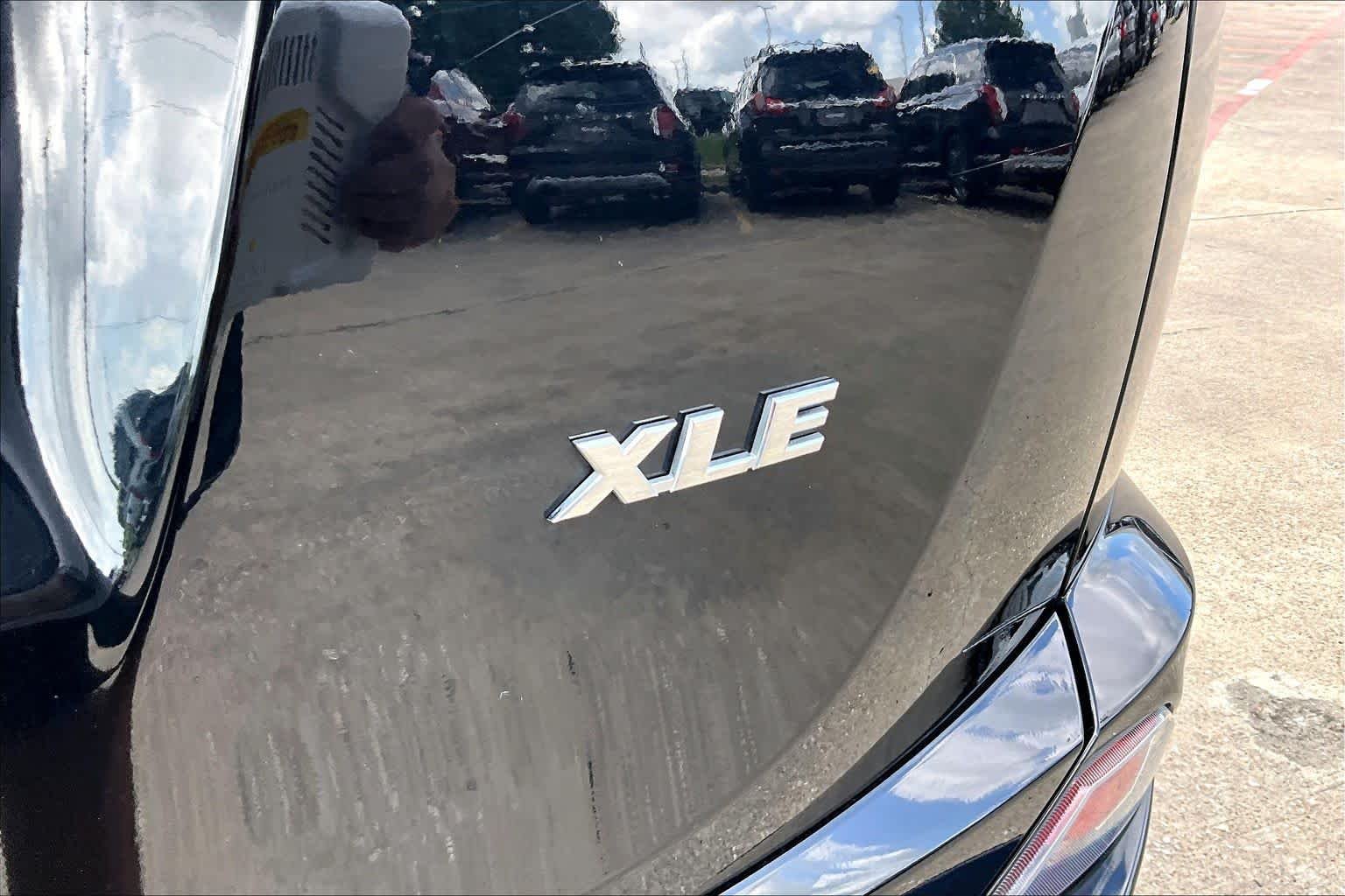 Used 2018 Black Toyota XLE image 10