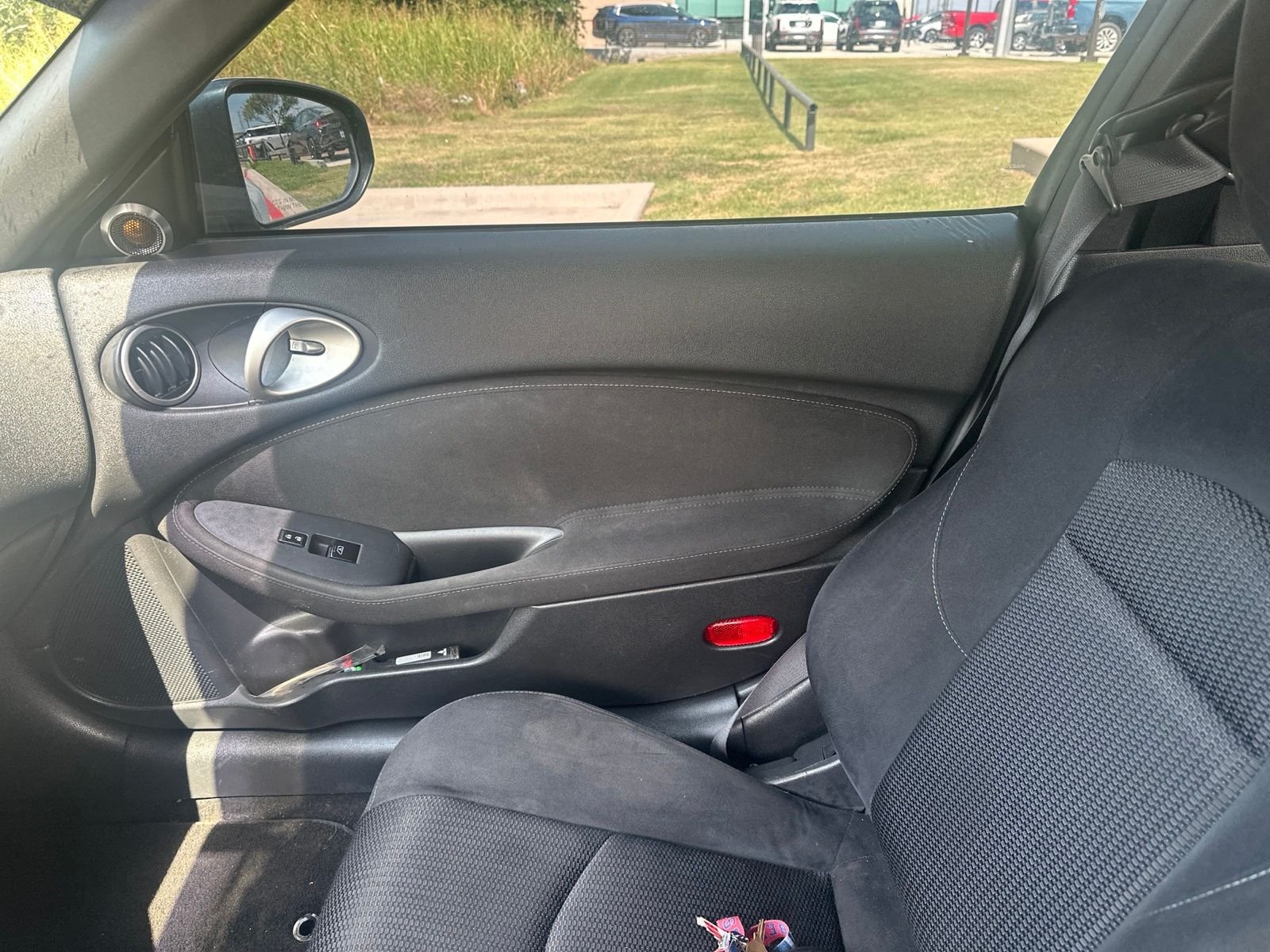 Used 2017 Pearl White Nissan Base image 8
