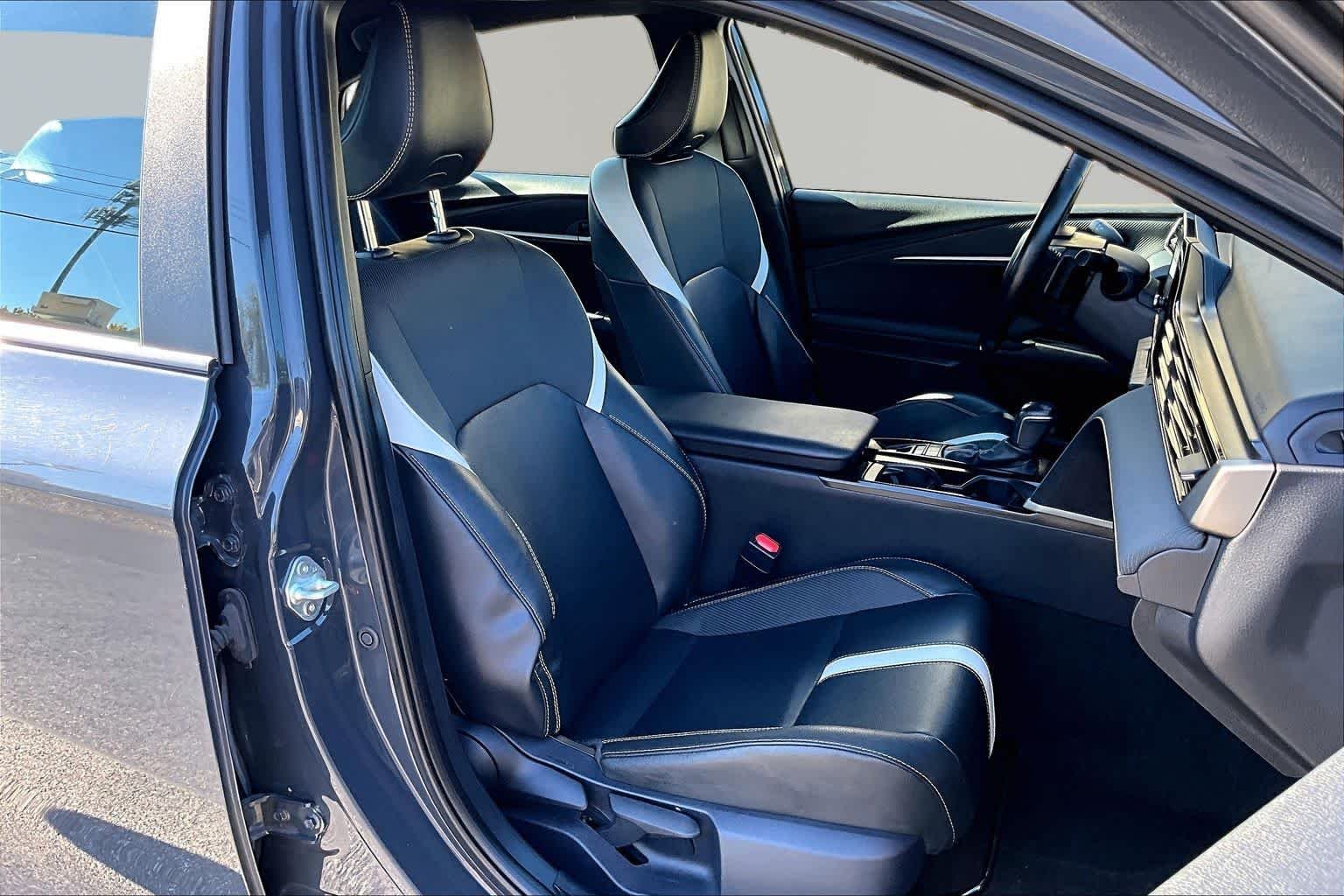 Used 2025 Underground Toyota SE image 9