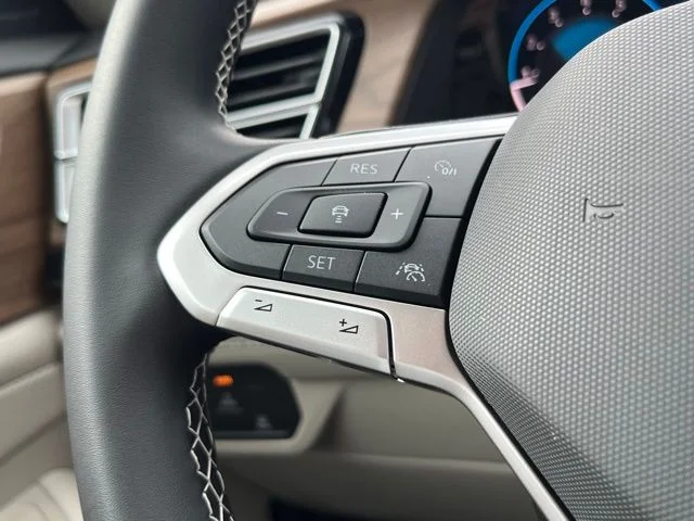 New 2026 White Volkswagen 2.0T SE w/Technology image 34