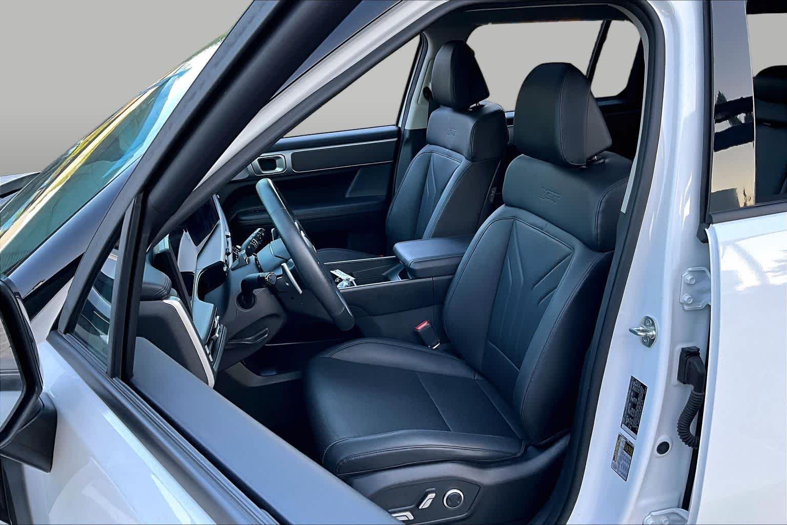 Used 2025 Serenity White Hyundai XRT image 8