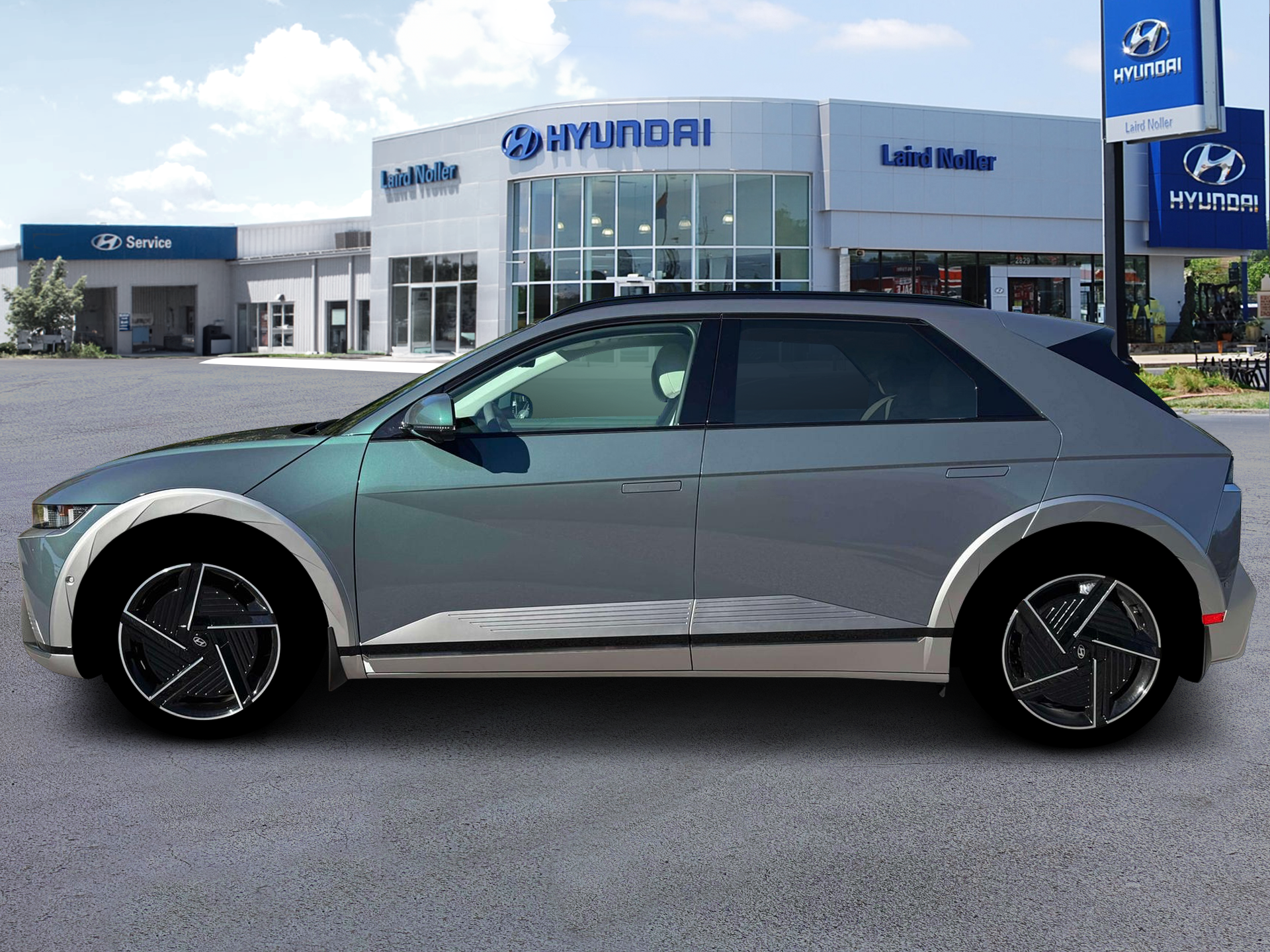 View vehicle photo 3