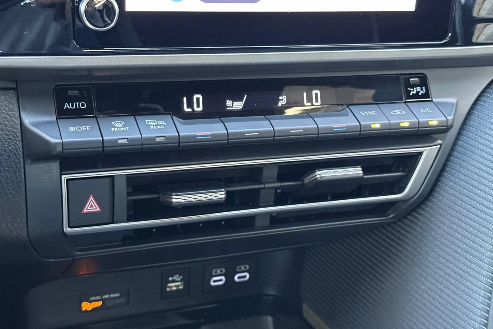 2025 Toyota Camry SE - Photo 25