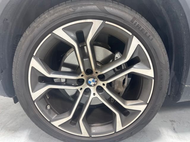 Used 2024 Gray BMW xDrive40i image 11
