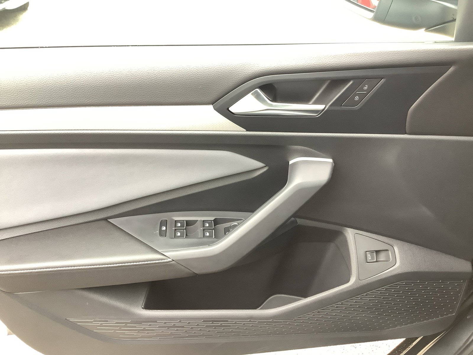 New 2026 Deep Black Pearl Volkswagen SE image 27