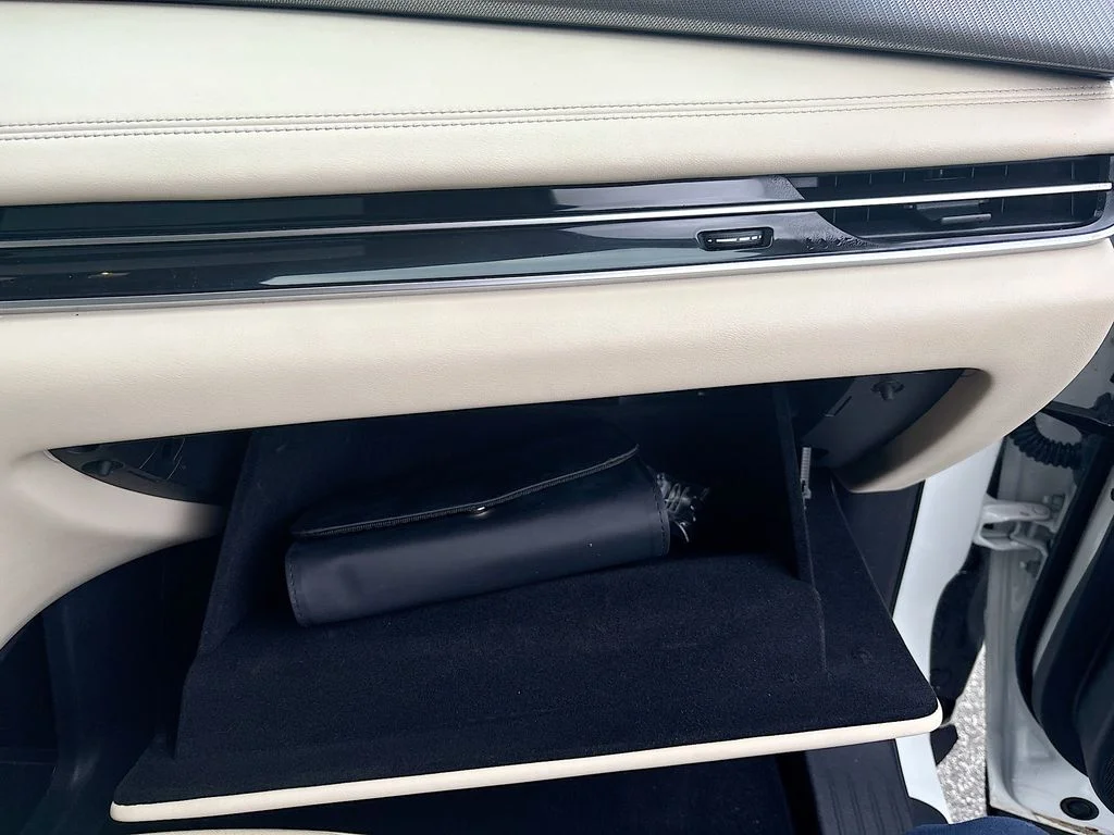 Used 2025 White INFINITI LUXE image 32