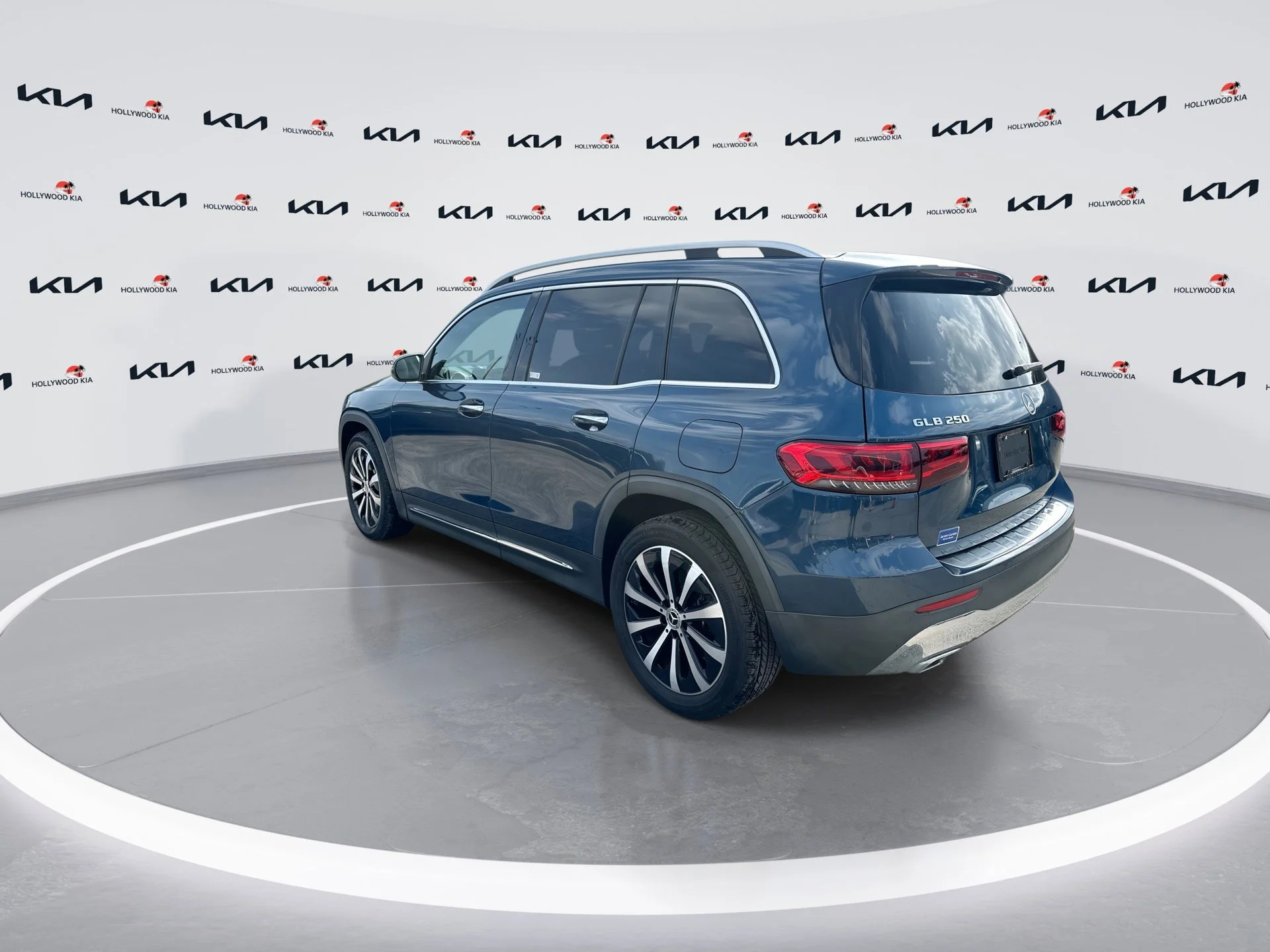 Used 2021 Denim Blue Metallic Mercedes-Benz GLB 250 image 6