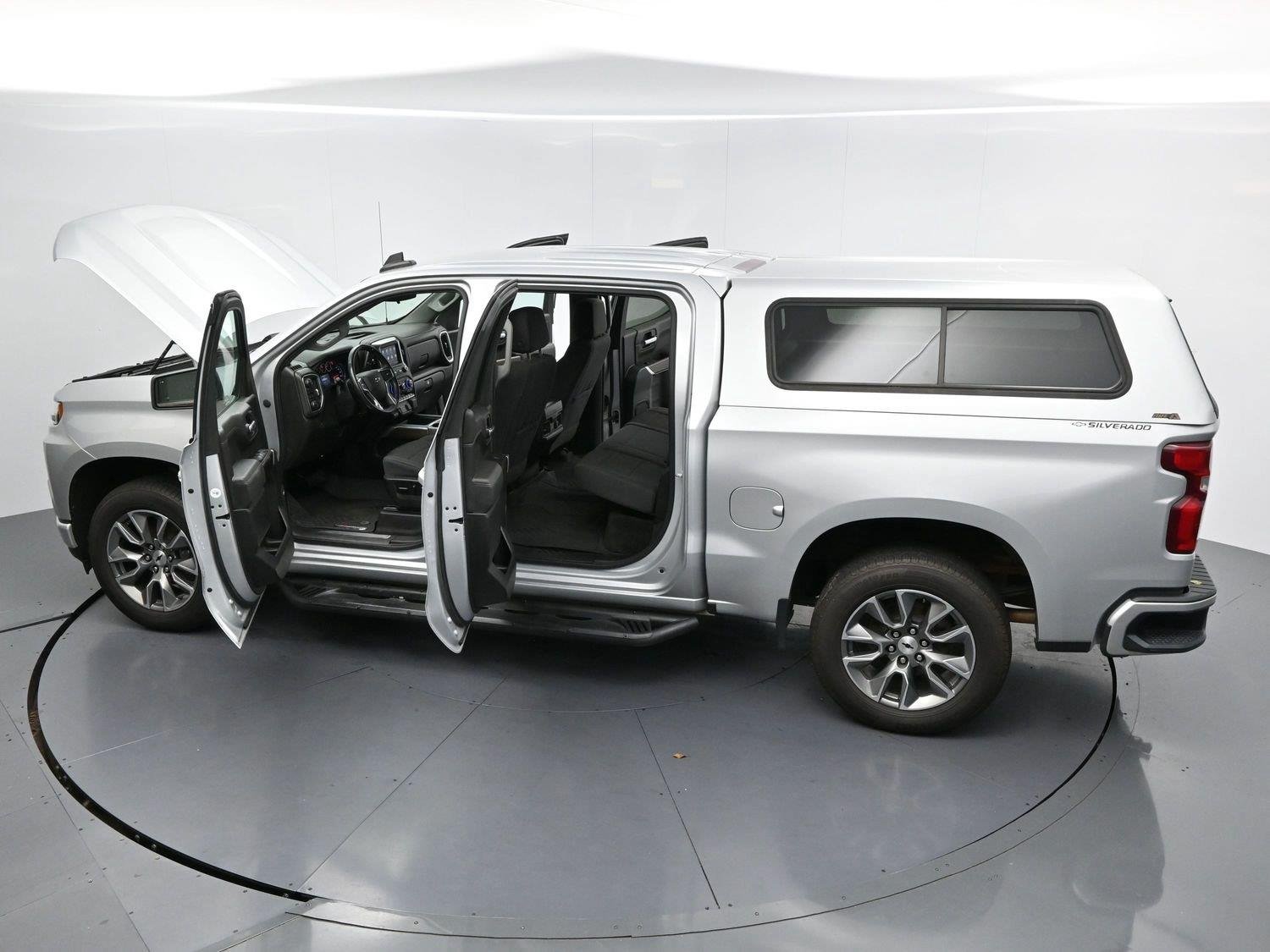 Used 2020 SILVER ICE METALLIC Chevrolet RST image 41
