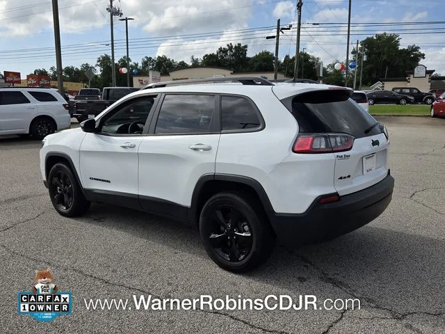 Used 2023 White Jeep Altitude image 10