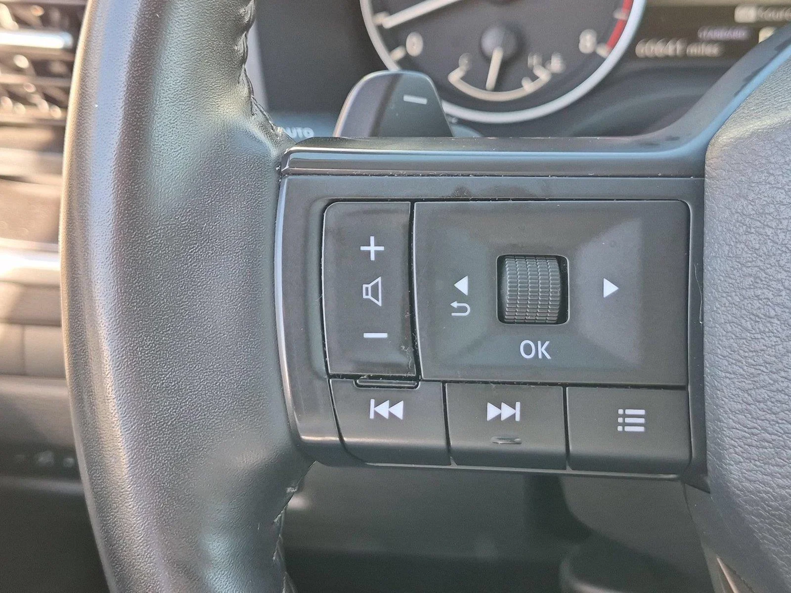 Used 2025 Everest White Pearl Nissan SV image 19