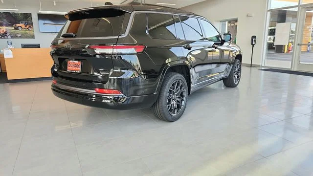 New 2026 Diamond Black Crystal Pearl-Coat Exterior Paint Jeep Summit image 2