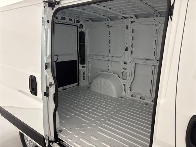 New 2026 Bright White Clear-Coat Exterior Paint RAM Tradesman image 31