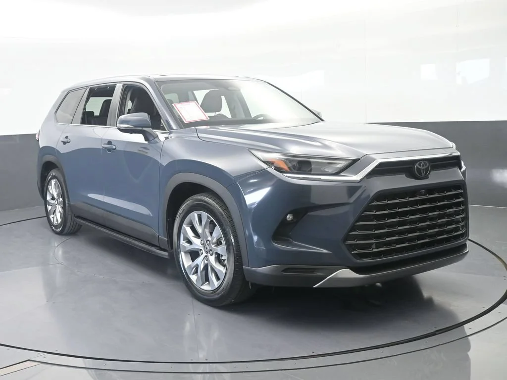 Used 2025 Cloud Toyota Limited image 9