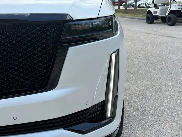 Used 2022 Crystal White Tricoat Cadillac Sport Platinum image 9