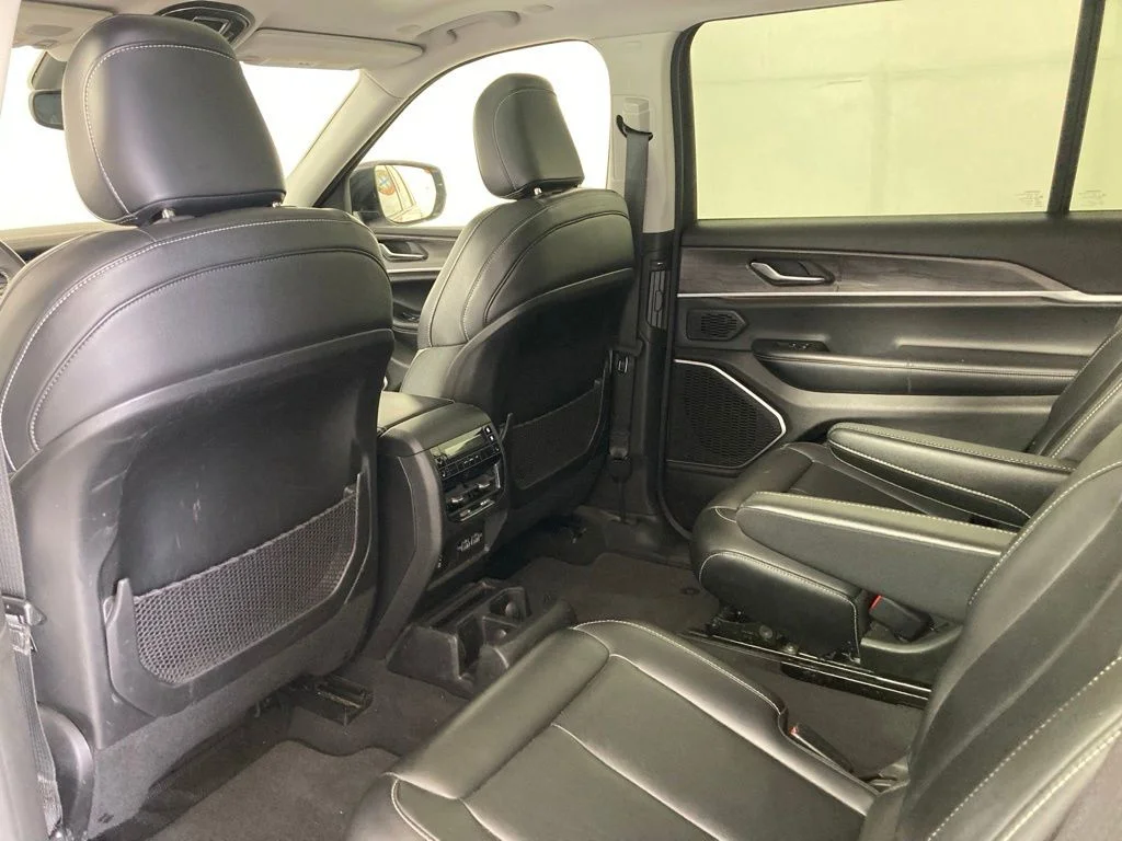 Used 2022 Silver Jeep Limited image 15