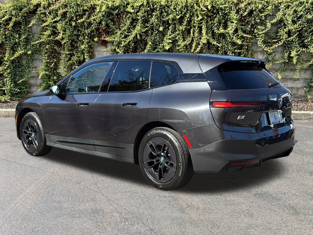 Used 2024 Dark Graphite Metallic BMW xDrive50 image 6