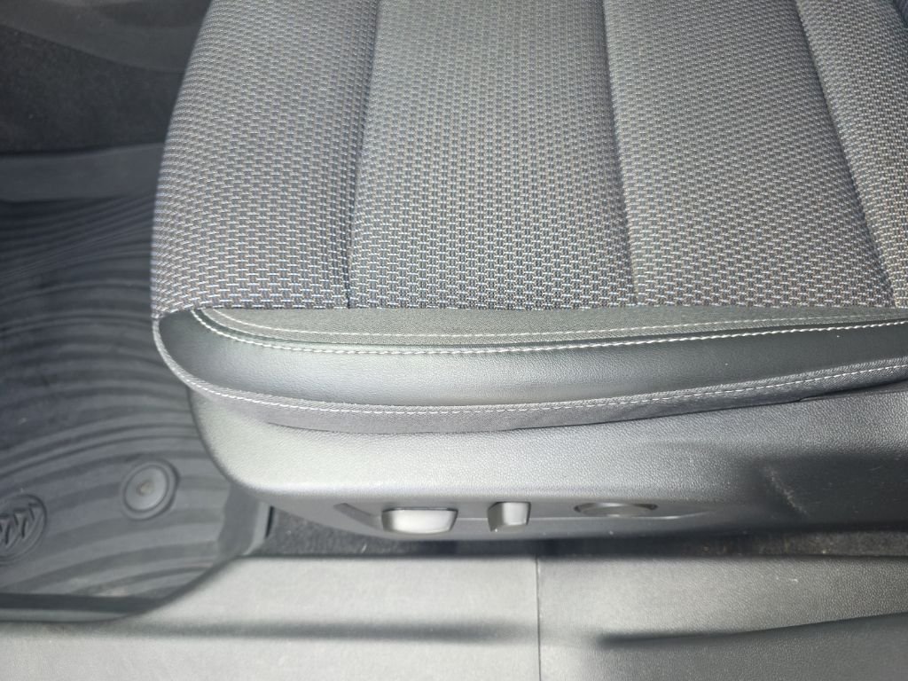 Used 2021  Buick Preferred image 15