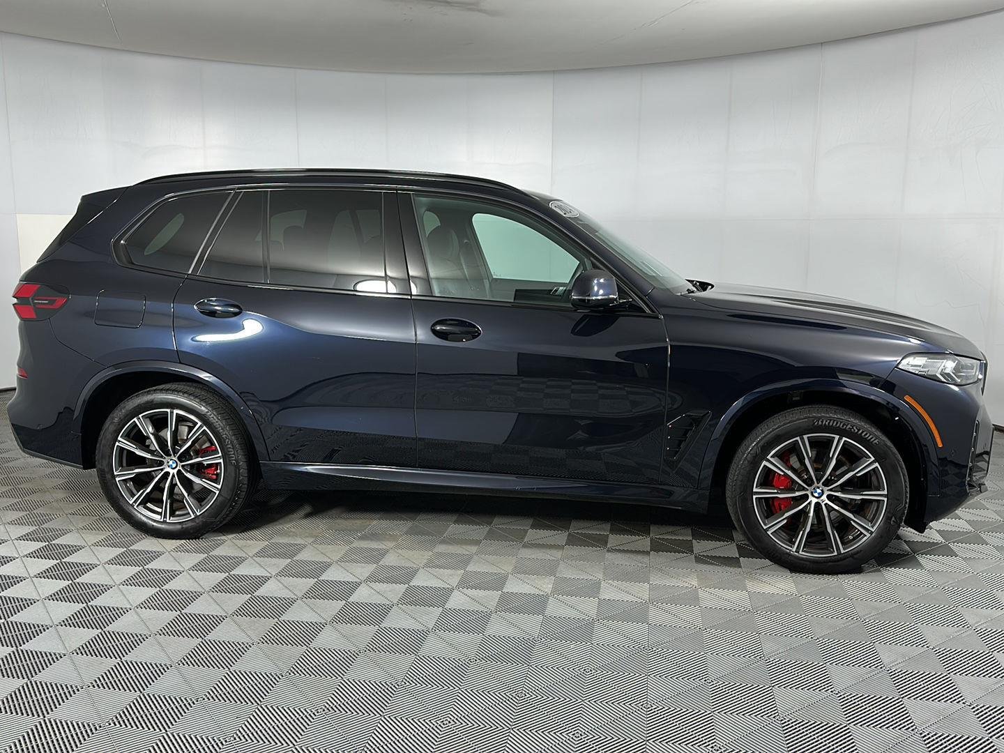 Certified Used 2024 Carbon Black Metallic BMW xDrive40i image 31