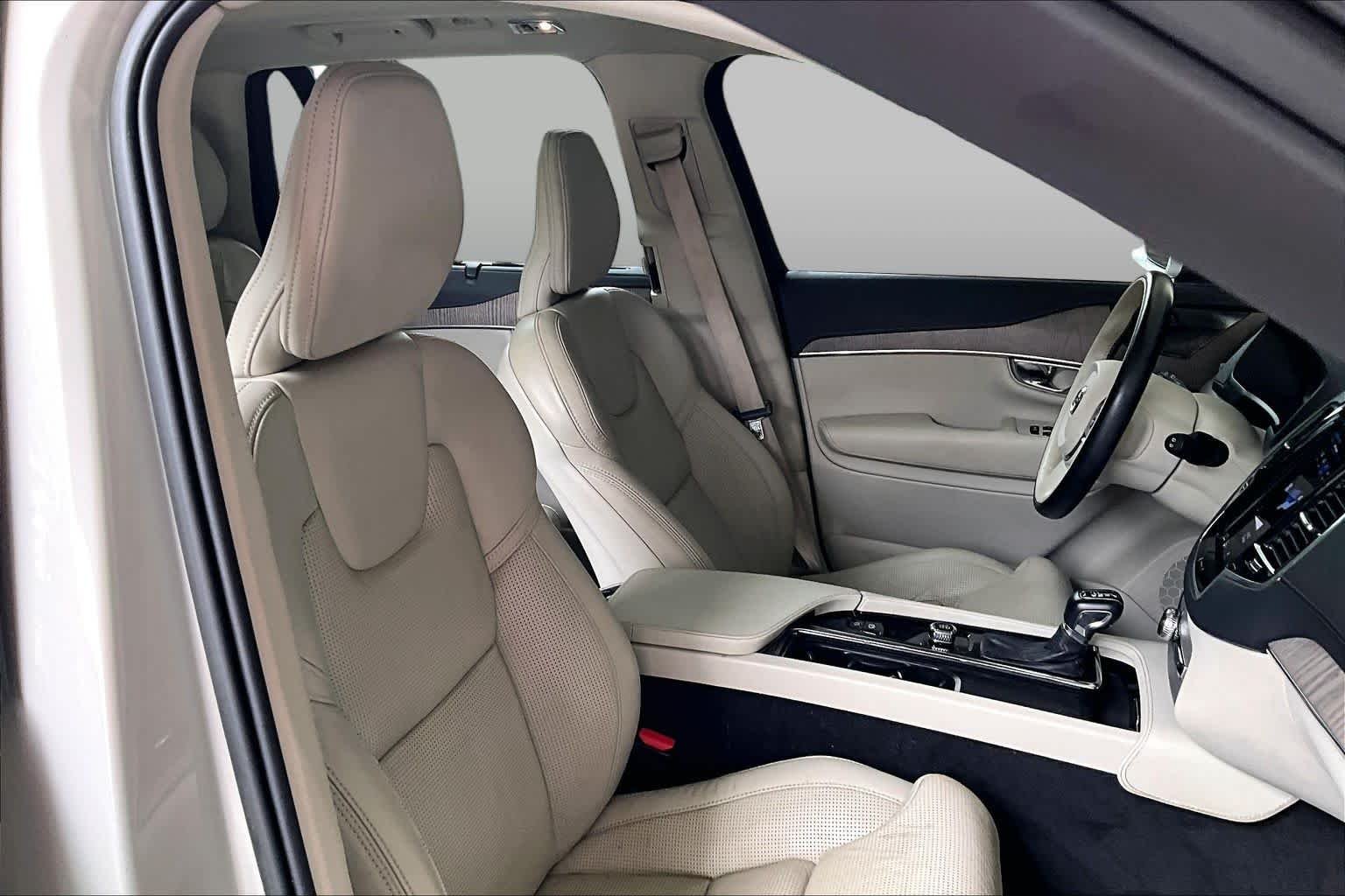 Used 2022 Birch Light Metallic Volvo Inscription image 9