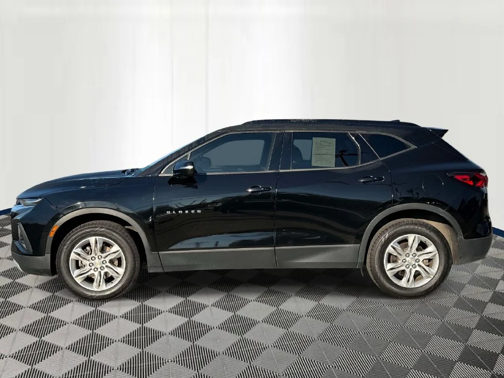 Used 2020 Chevrolet Blazer 3LT with VIN 3GNKBJR45LS615582 for sale in Eastpointe, MI