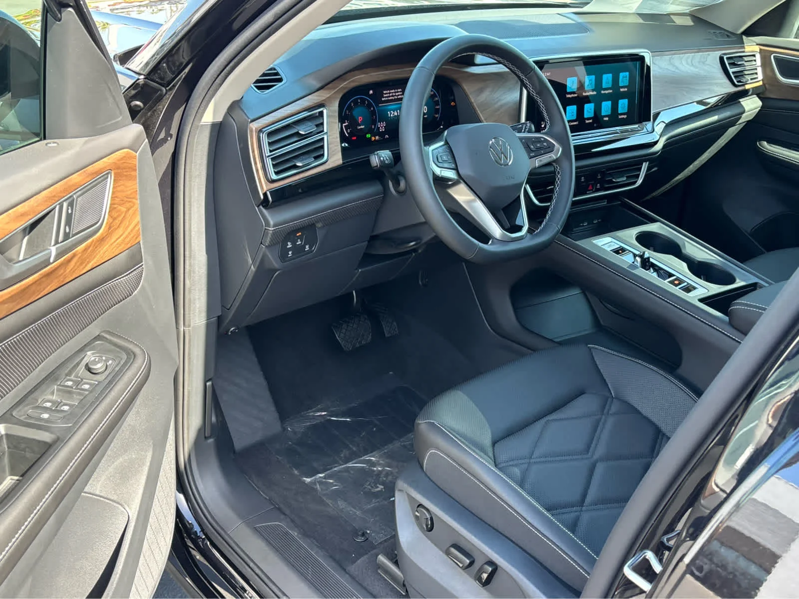 New 2026 DEEP BLACK Volkswagen 2.0T SE image 5
