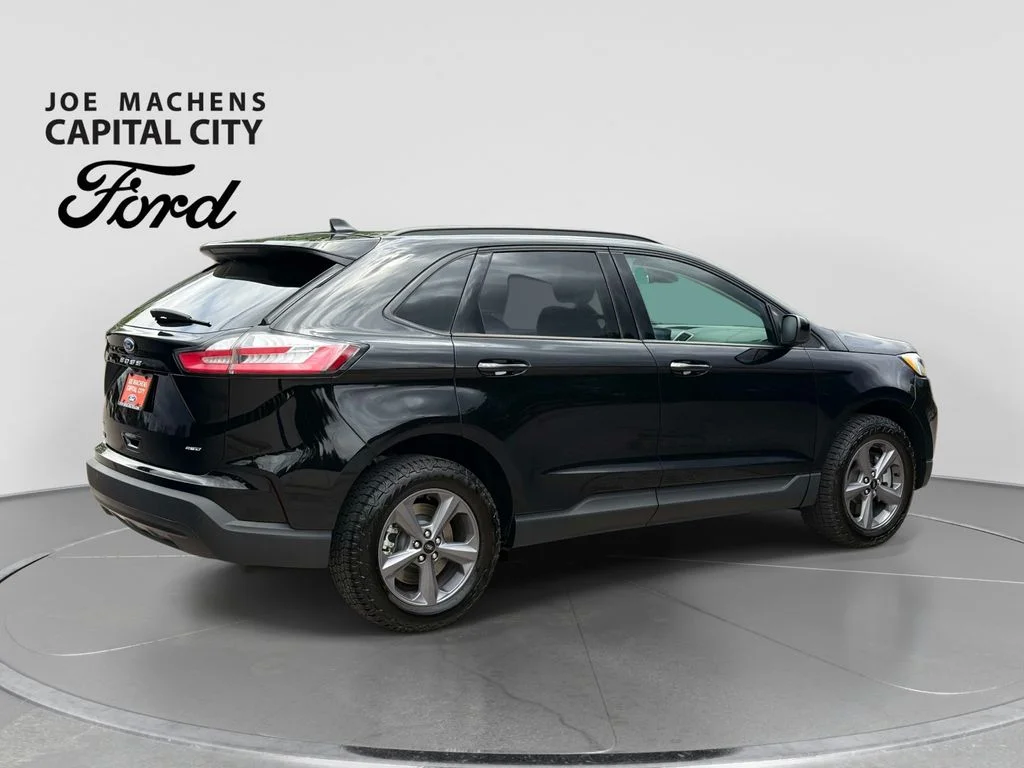 Used 2024 Agate Black Metallic Ford SEL image 5
