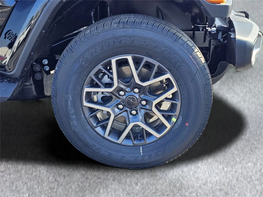 New 2026 Black Clear-Coat Exterior Paint Jeep Sahara image 5