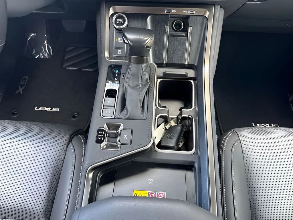 Used 2024  Lexus 550 Luxury+ image 19