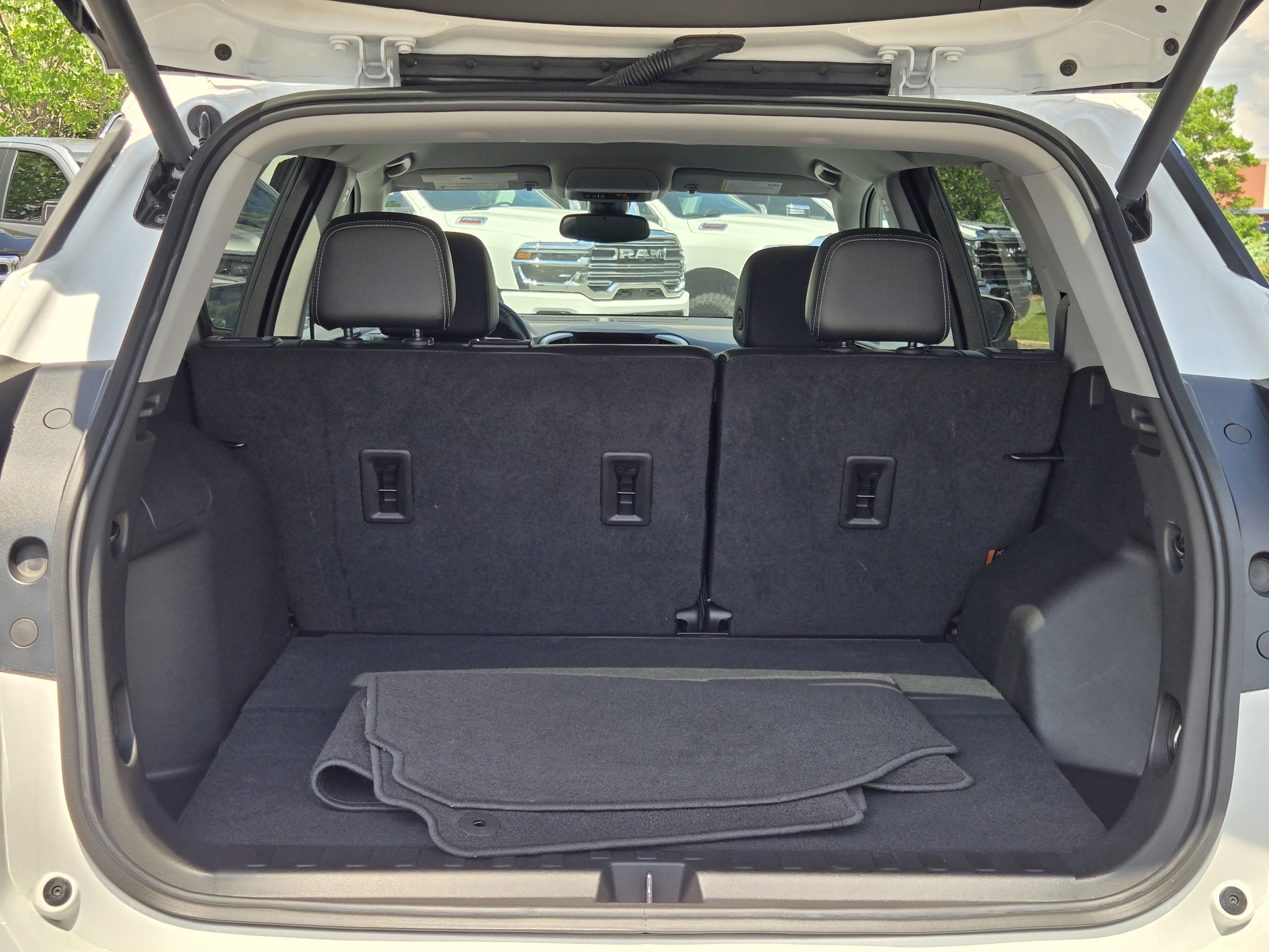 2024 GMC Terrain SLT - Photo 11