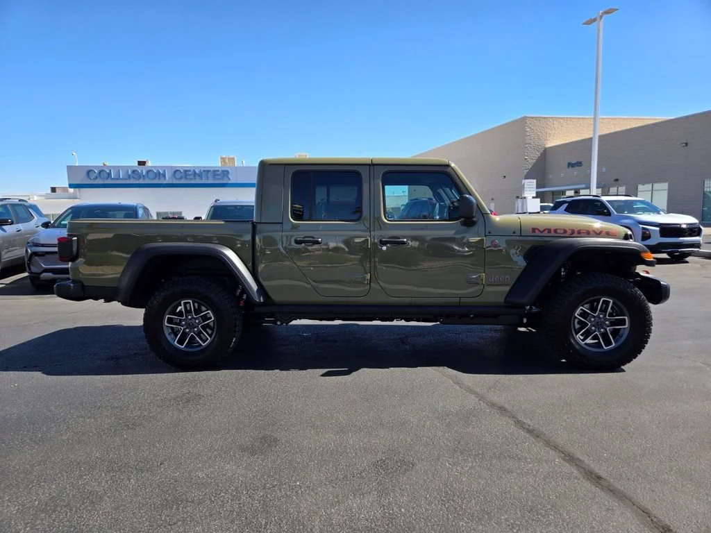 Used 2026 Green Jeep Mojave image 7
