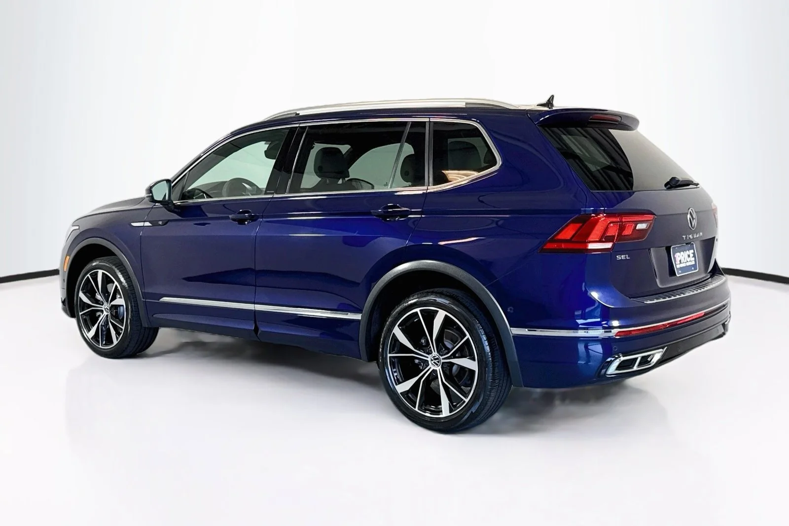 Used 2022 Atlantic Blue Metallic Volkswagen SEL R-Line image 7