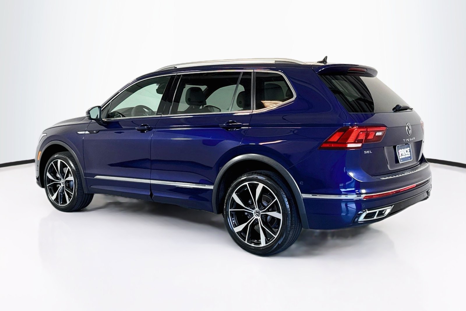 Used 2022 Atlantic Blue Metallic Volkswagen SEL R-Line image 7