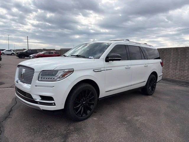 Used 2021 Pristine White Lincoln Reserve image 3