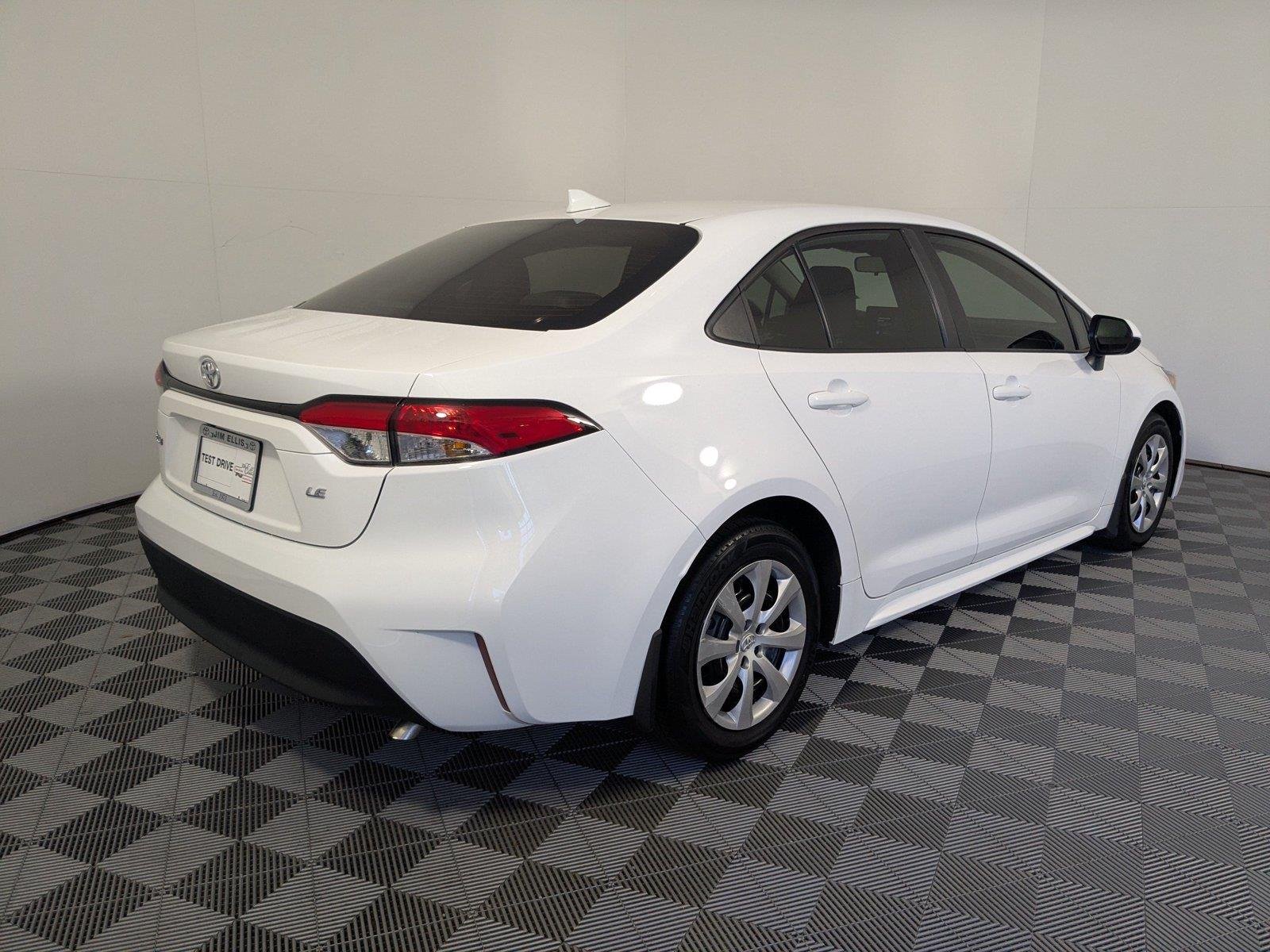 Used 2025 Ice Cap Toyota LE image 4