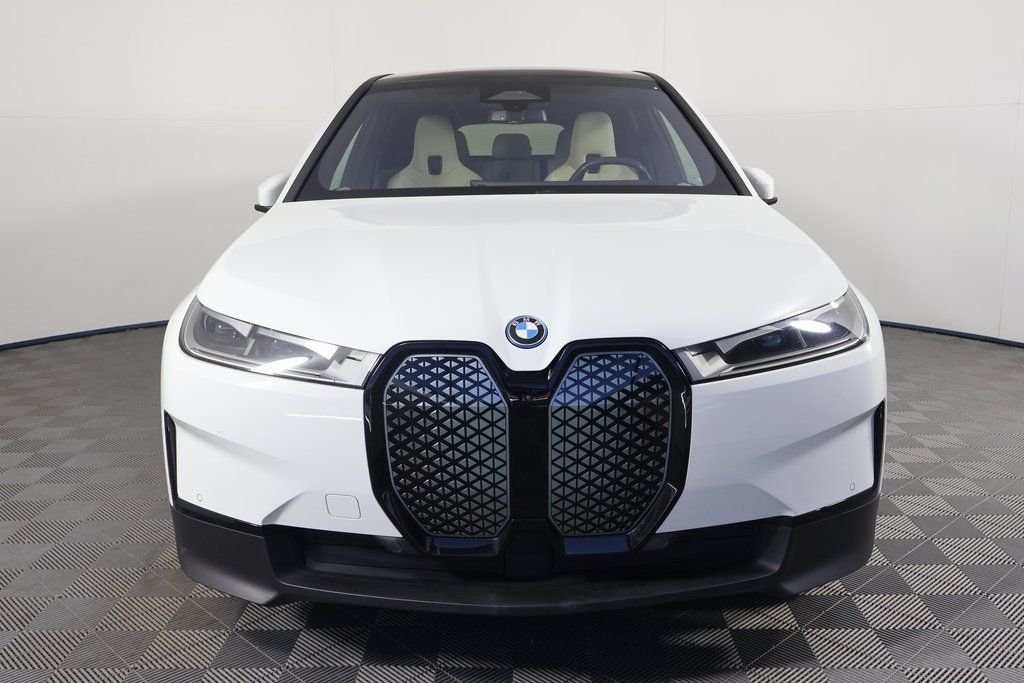 Certified Used 2024 Alpine White BMW xDrive50 image 2