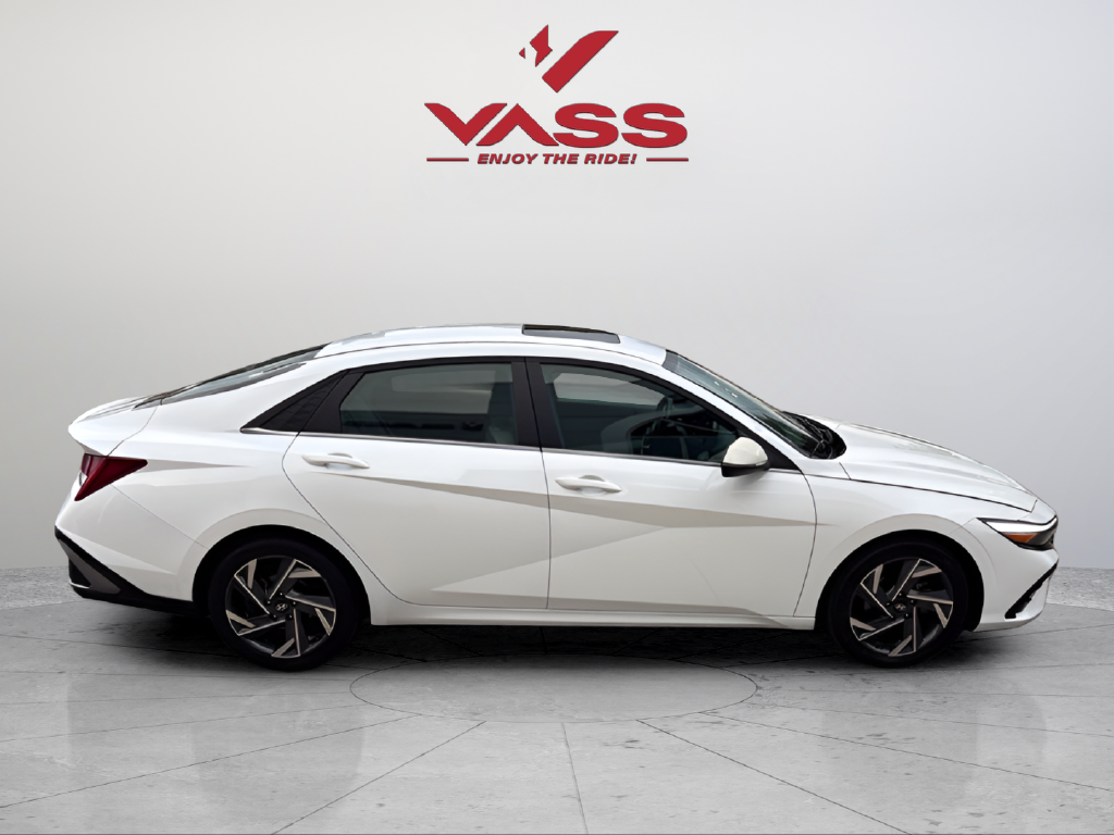 Used 2025 White Hyundai Limited image 6