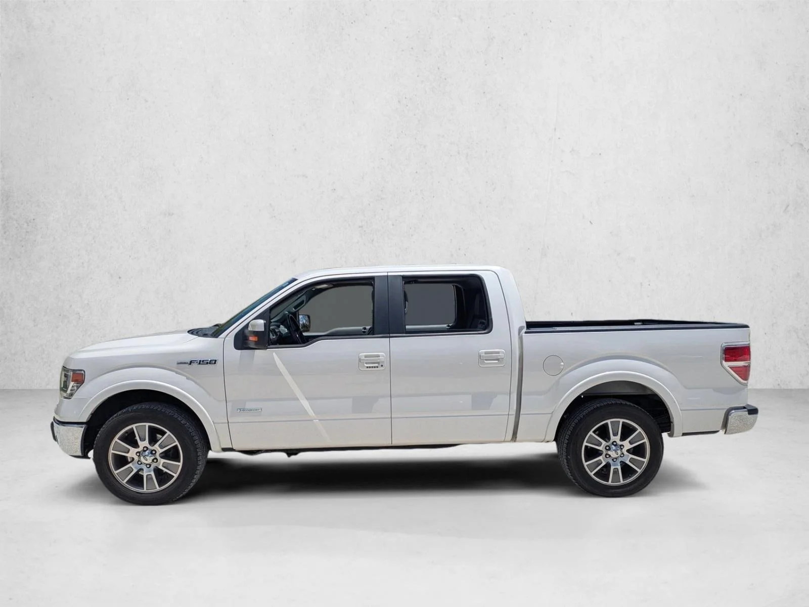 Used 2013  Ford Platinum image 8