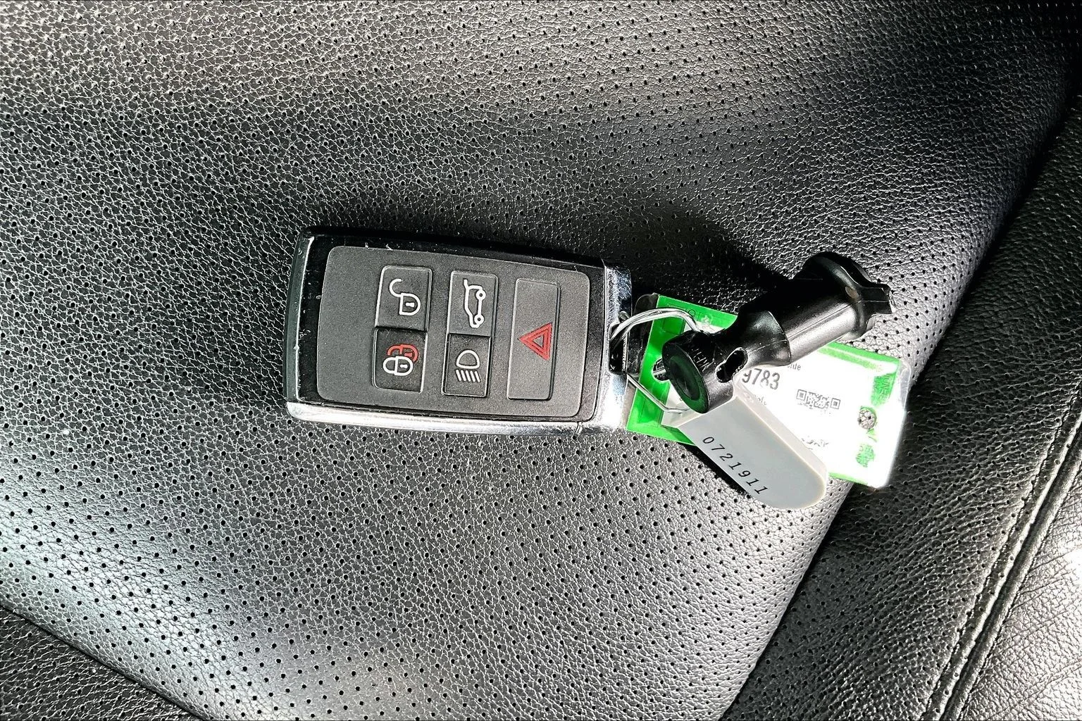 Used 2024 White Land Rover S image 11