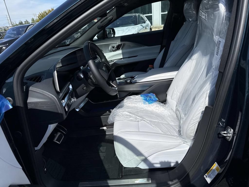 2027 Cadillac LYRIQ Luxury - Photo 8