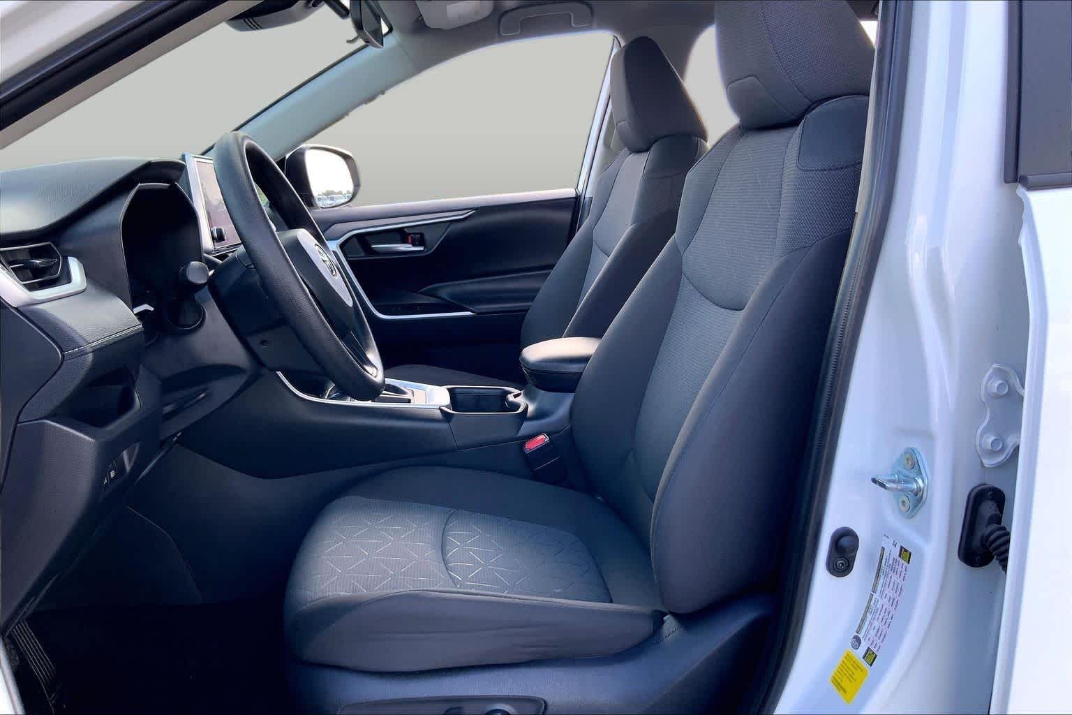 Used 2025 Ice Cap Toyota XLE image 8