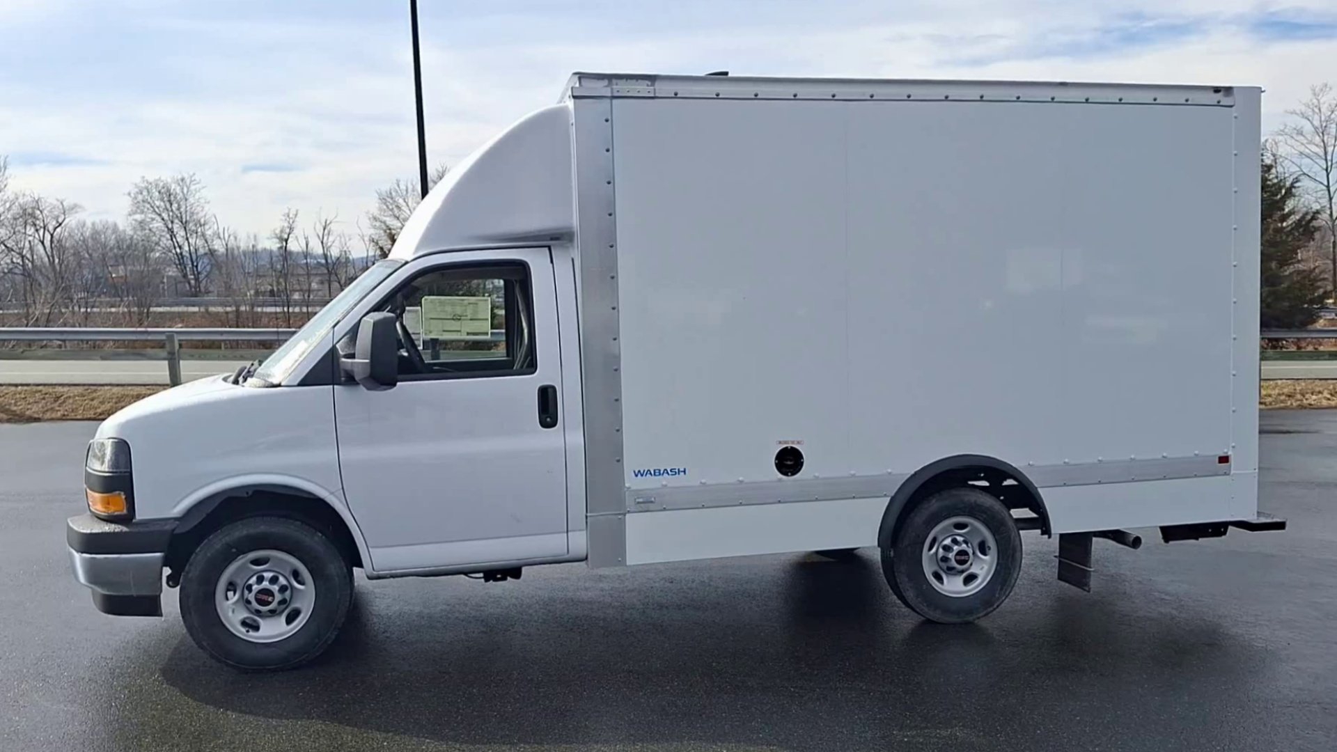 New 2025 Summit White GMC 1WT image 30